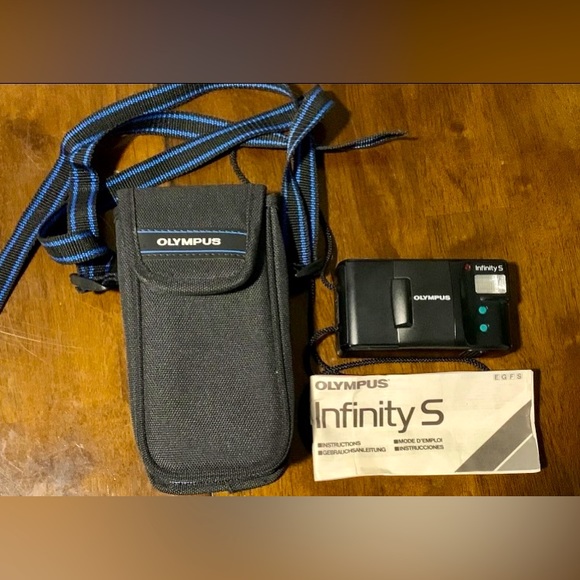 Olympus Infinity S 35mm Point and Shoot Film Camera 1:35 W/ Case And Manual